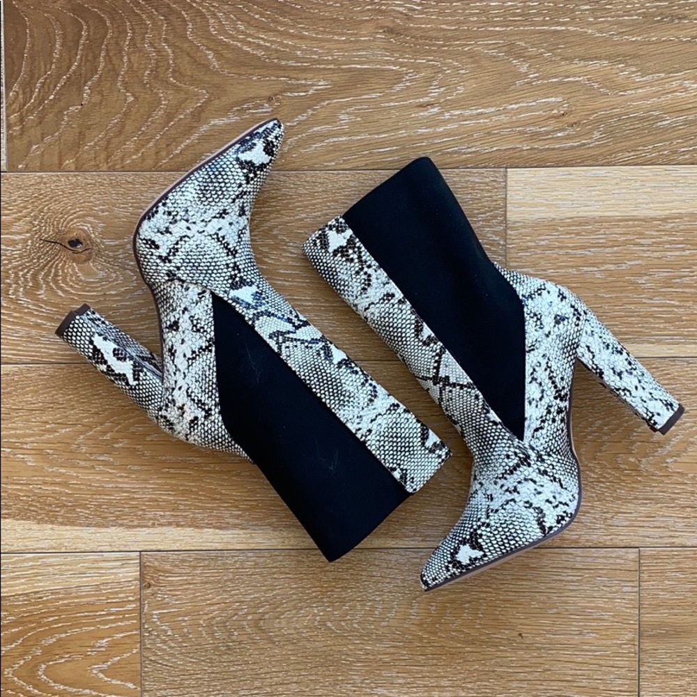 Chase + Chloe Studded Vegan Snake Booties NIB - Picture 3 of 9